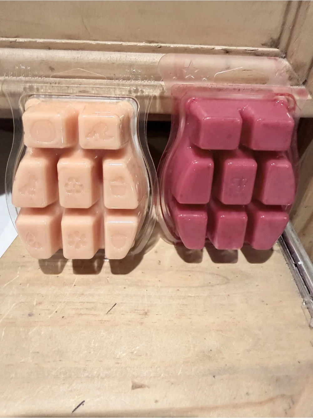 Scentsy Pink Coconut & Cinnamon Bear Wax Bar Duo - Pink & Red